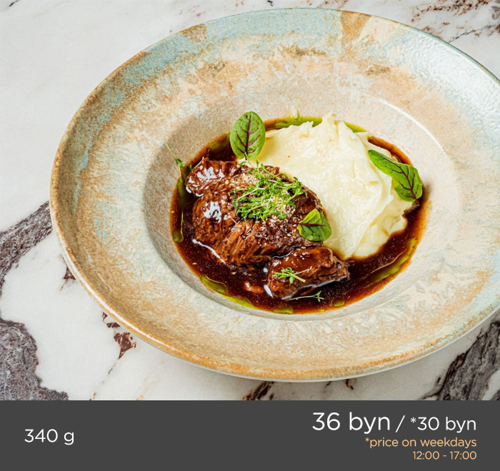 VEAL CHEEKS WITH MASHED POTATOES AND DEMIGLACE SAUCE